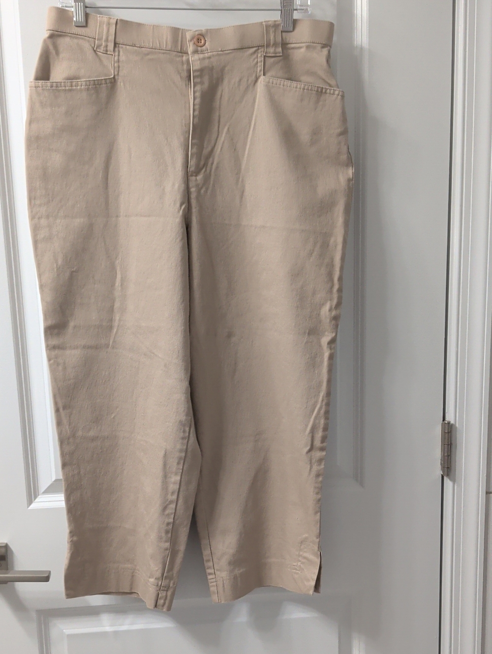 Relativity Beige Straight-Leg Chinos Capris